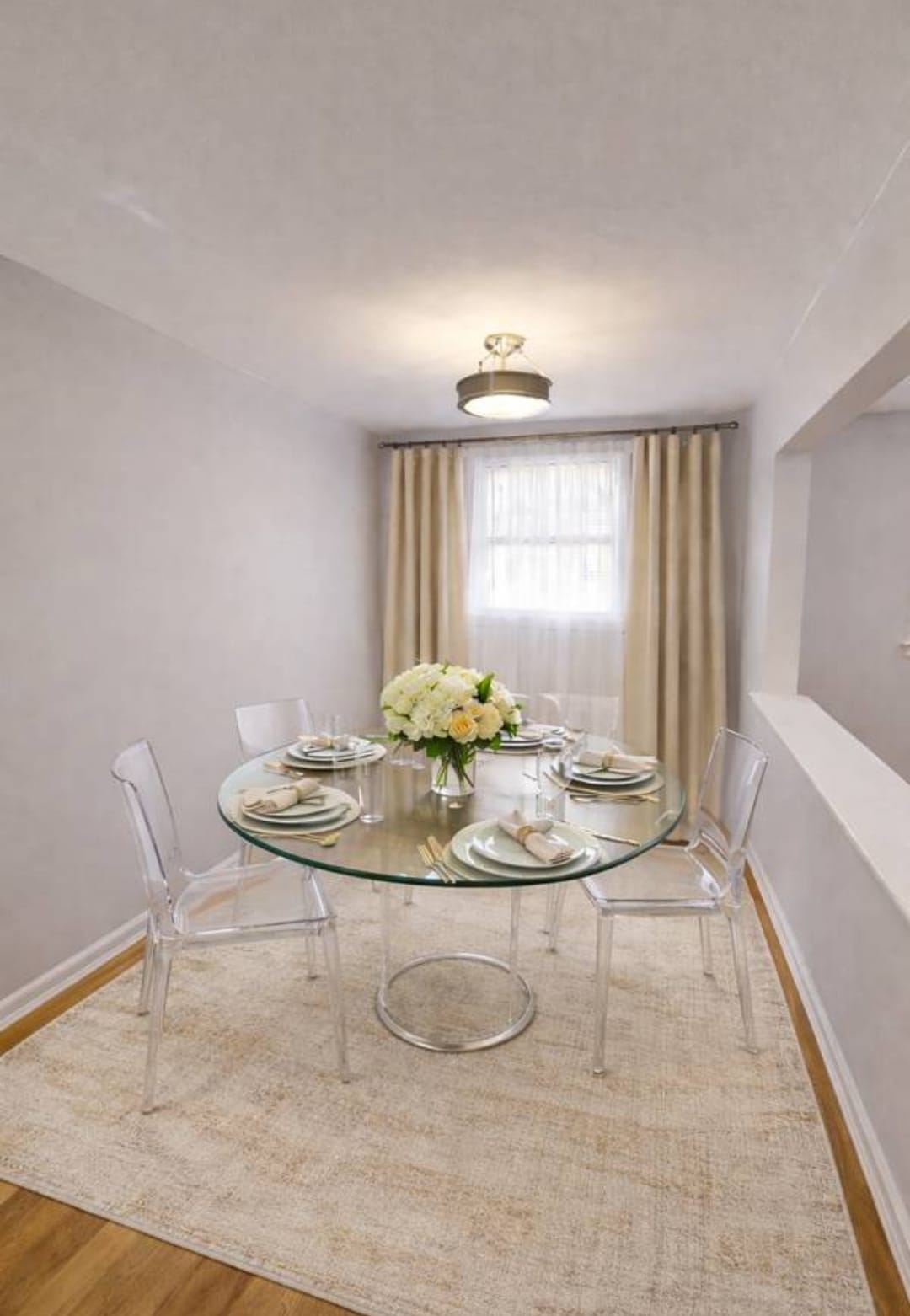 Eat in dining area - 2050 Hazen St