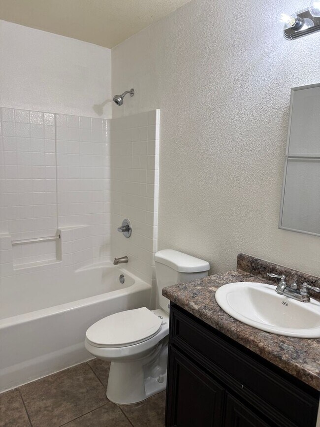 Building Photo - Solar Home for Rent