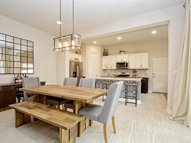 Building Photo - 1708 Arcilla St