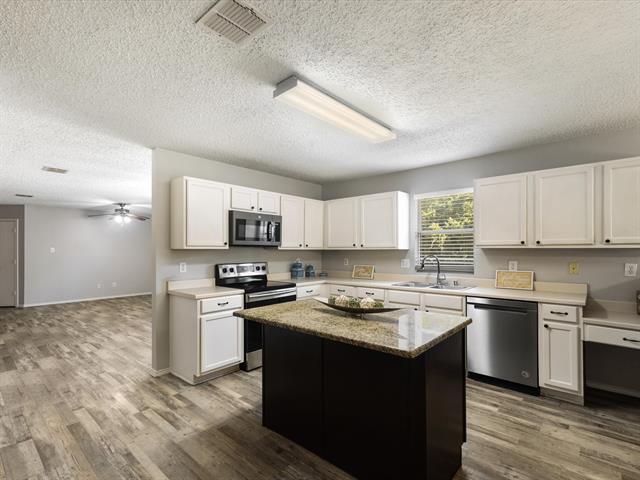 Building Photo - 8212 Canoe Ridge Ln