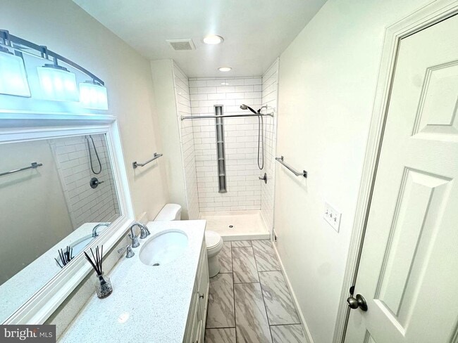 Building Photo - 9250 Three Oaks Dr