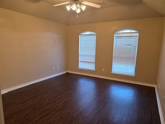 Building Photo - 1513 Millbrook Dr