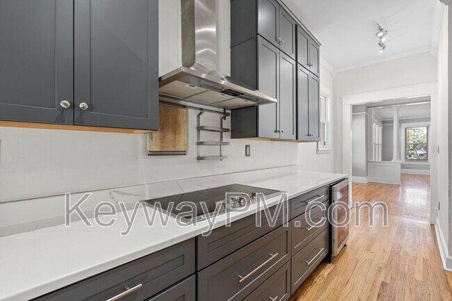 Building Photo - 1319 Baker Ave