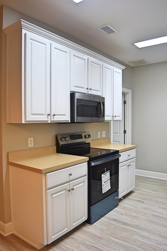 Building Photo - 26 Village Ln