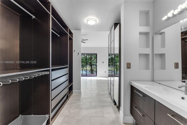 Building Photo - 10450 SW 154th Ct