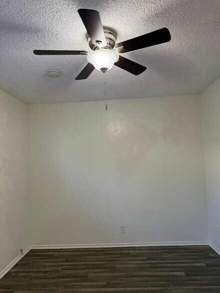 Building Photo - 1070 Gardenia Ave