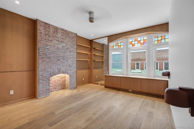 Building Photo - 316 Wall St