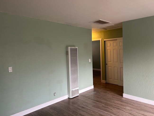 Building Photo - 1439 Dennis Ave