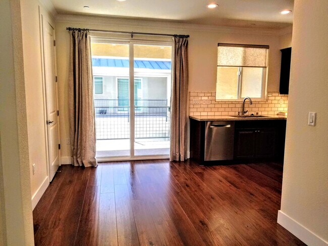 Building Photo - ALMOST NEW, SUPER CLEAN 2 BED, 2.5 BATHS, WOOD FLOORS, STAINLESS STEEL APPLIANCES, CLUBHOUSE WITH...