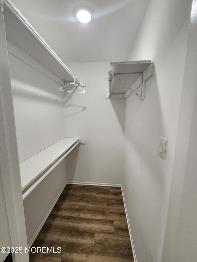 Building Photo - 129 Amberly Dr