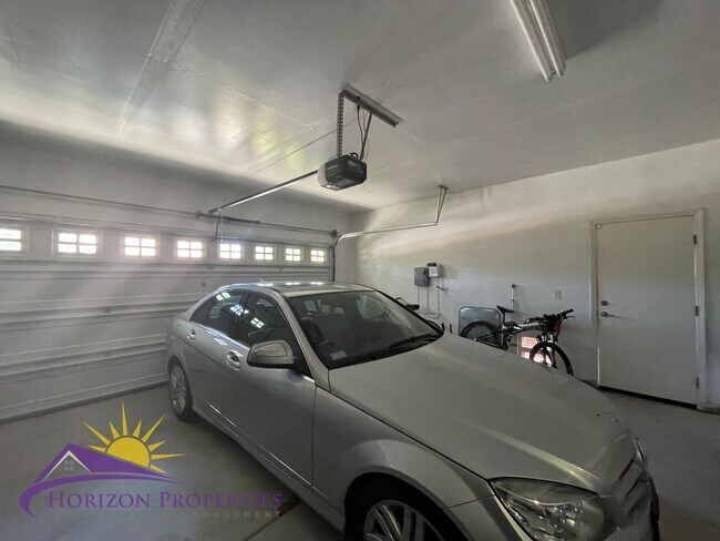 Building Photo - Beautiful Folsom! 3 Bed 2 Bath 1,468 Sq. Ft. Empire Ranch Home in Folsom