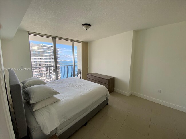 Building Photo - 1750 N Bayshore Dr