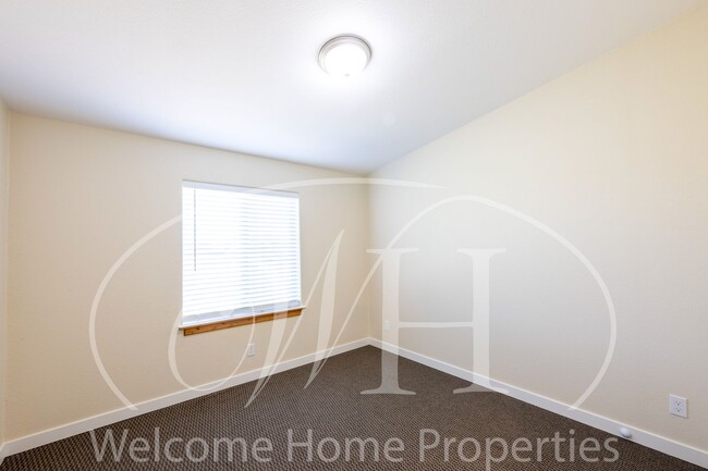 Building Photo - Peaceful Rural Living in Newly Remodeled 3...