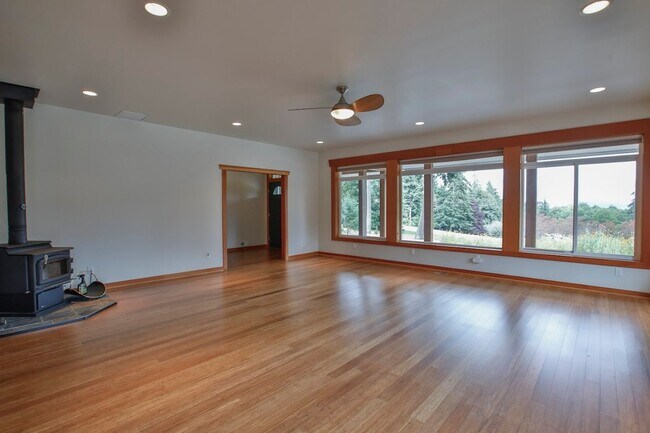 Building Photo - 2385 N 1500 E