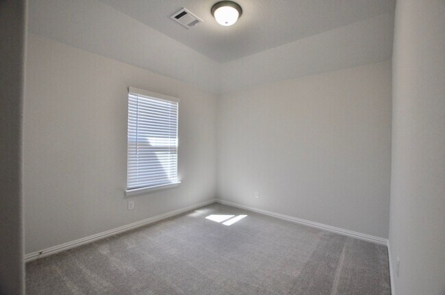 Building Photo - FOR LEASE! Charming 4 Bedroom - 2 Bathroom...