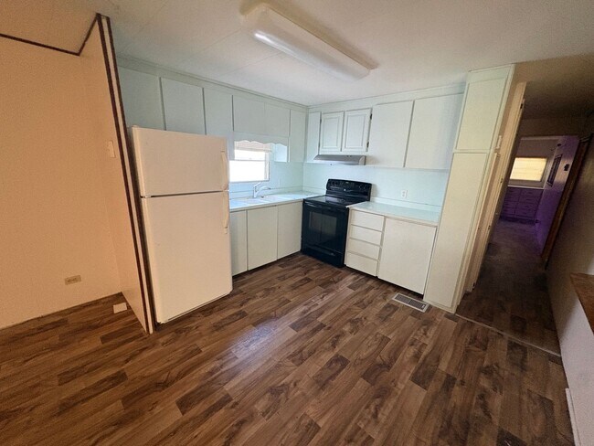 Building Photo - Tavares 1 Bed 1 Bath Waterfront Mobile Home