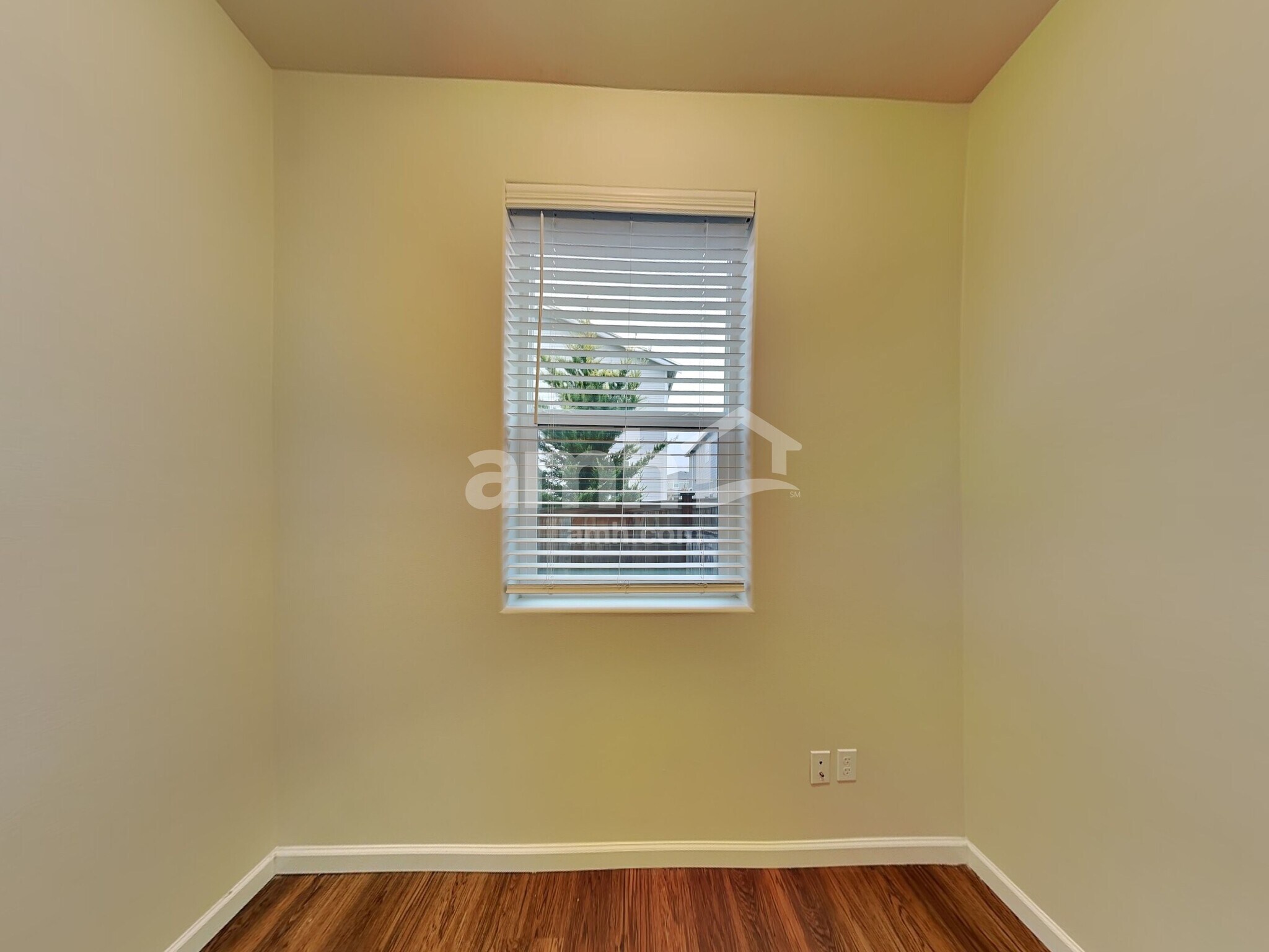 Building Photo - 18946 Lipoma Ave E