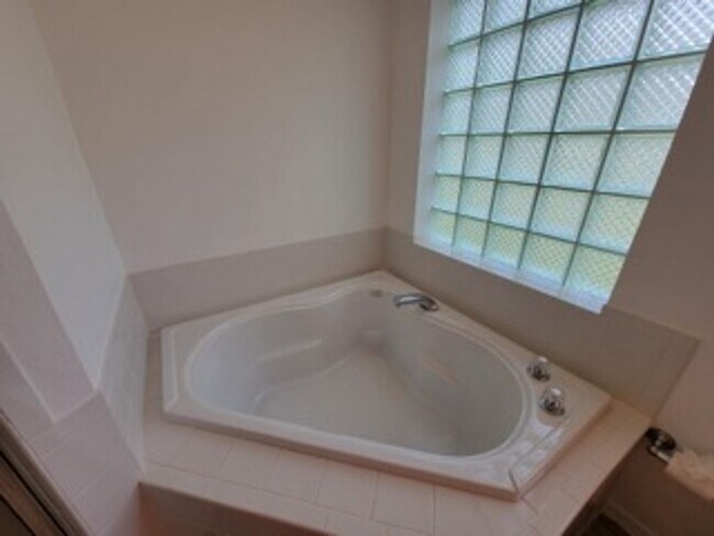 Building Photo - Ready for you to call home!
