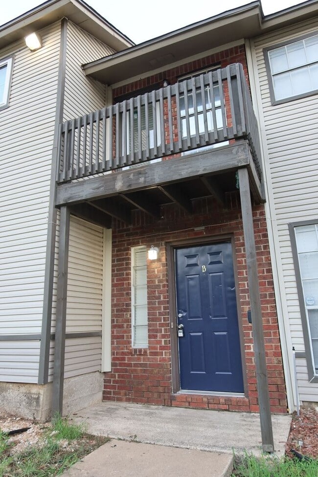 Primary Photo - Downtown / Riverside Townhome - 2BD/2.5BA ...
