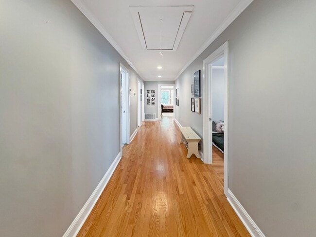 Building Photo - Large 4 bedroom, 3 bath home recently updated near Chickasaw Gardens