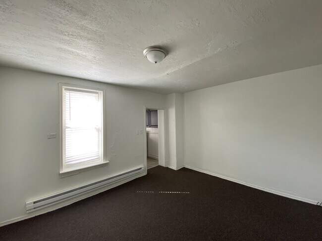 Building Photo - 714 W Clarke Ave