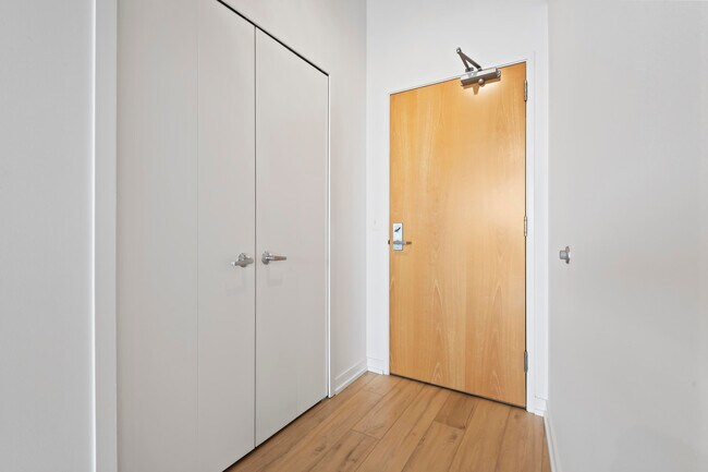 Building Photo - 350 N Main St