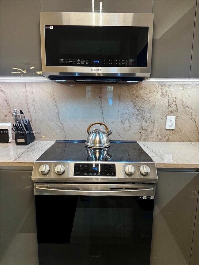 Building Photo - 19555 E Country Club Dr