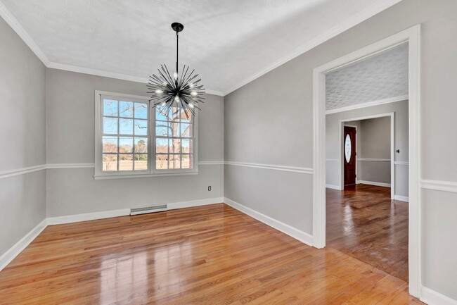Building Photo - Charming Three Bedroom Home in Gray Court