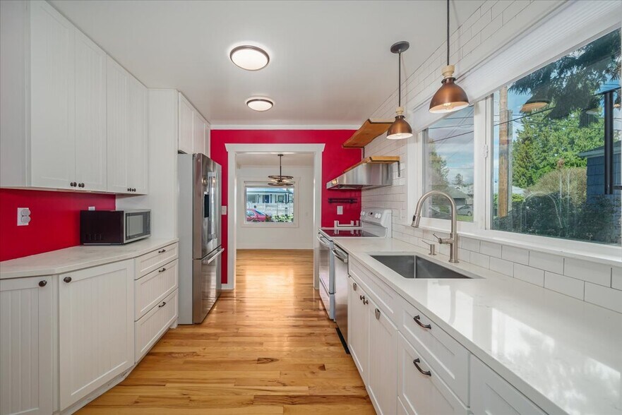 Building Photo - 817 S Sullivan St