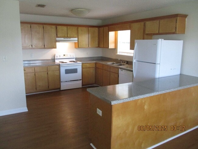Building Photo - 139 Twelve Oaks Ct