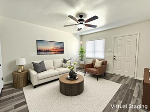 Building Photo - 1505 E Oak St