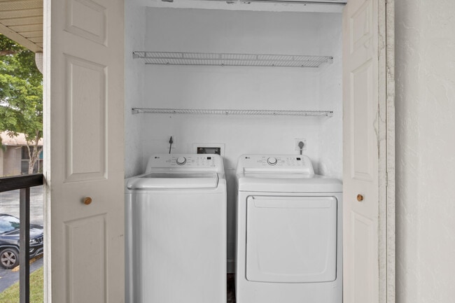 Building Photo - 9905 Pineapple Tree Dr