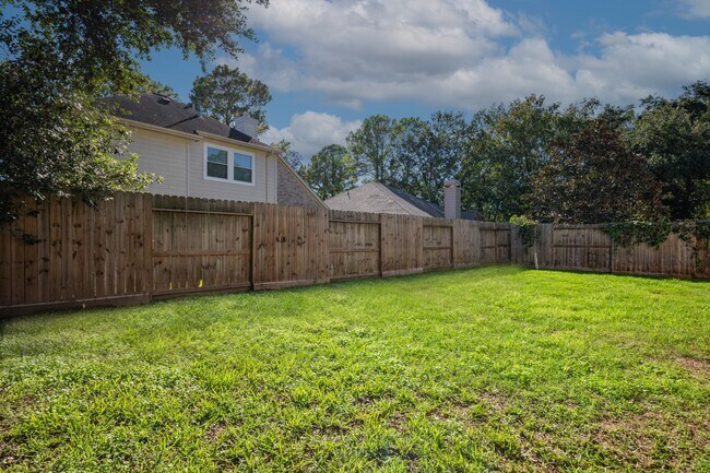 Building Photo - 18135 Somerset Knolls Ct