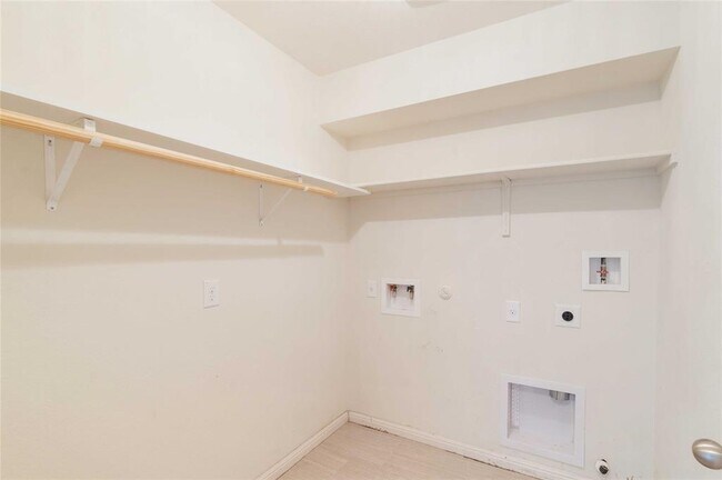 Building Photo - 314 Foxglove Dr