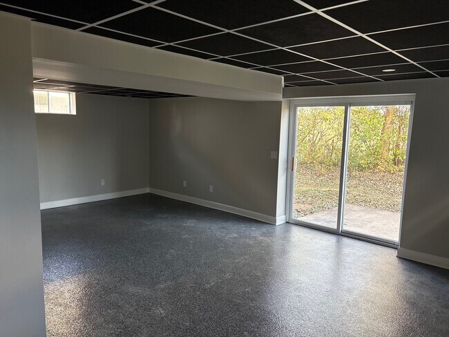 Building Photo - 140 Autumn Oaks Dr