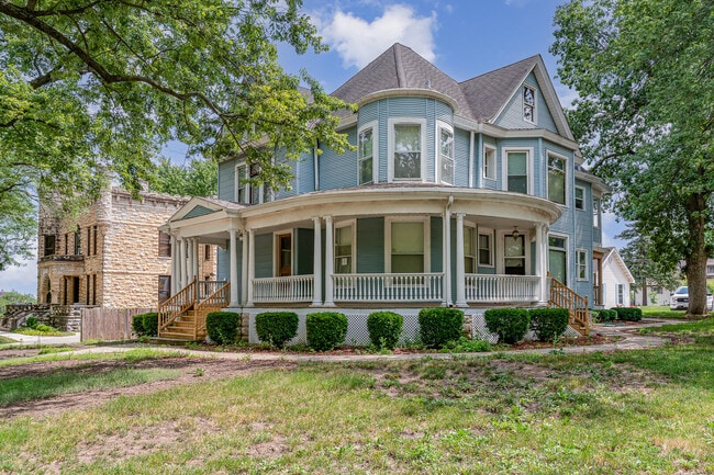 Building Photo - 312 Bridge St