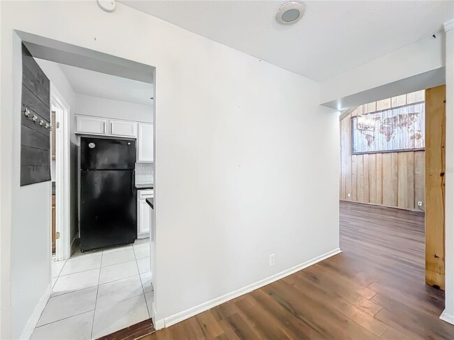 Building Photo - 233 Crown Oaks Way