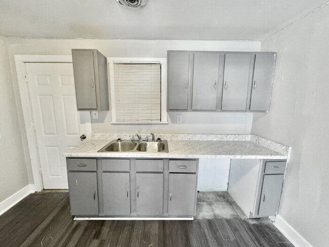 Building Photo - 478 Dixie Rd