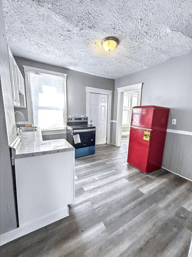 Building Photo - Adorable 3-Bedroom Home with Modern Conven...