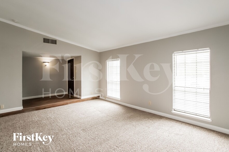 Building Photo - 1835 Tree Line Dr