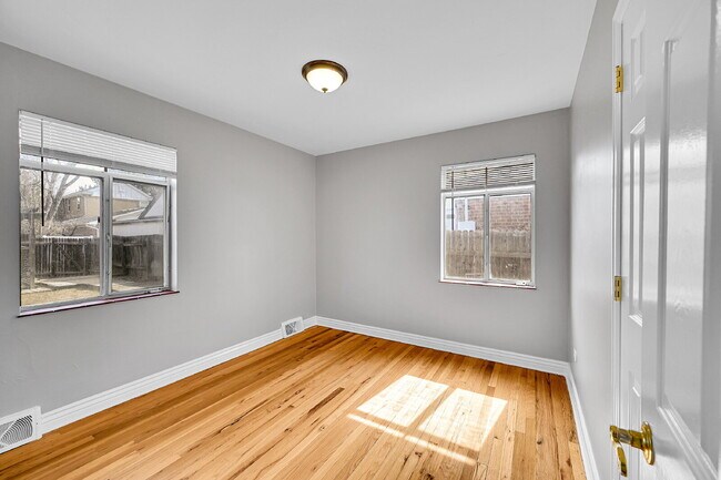 Building Photo - $2,440.95, 3 bed, 1 bath located in Denver with a newly renovated kitchen and In Unit Laundry!