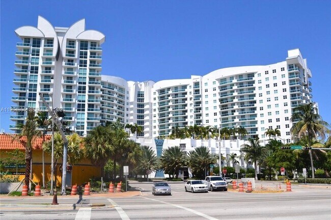 Building Photo - 7900 Harbor Island Dr