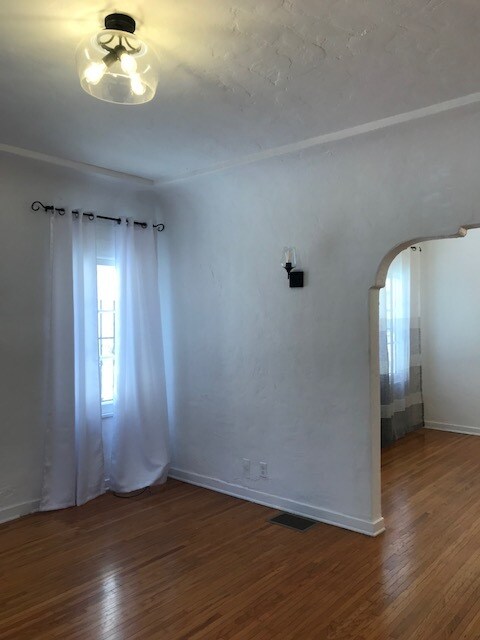 DR - 916 S Orange Grove Ave