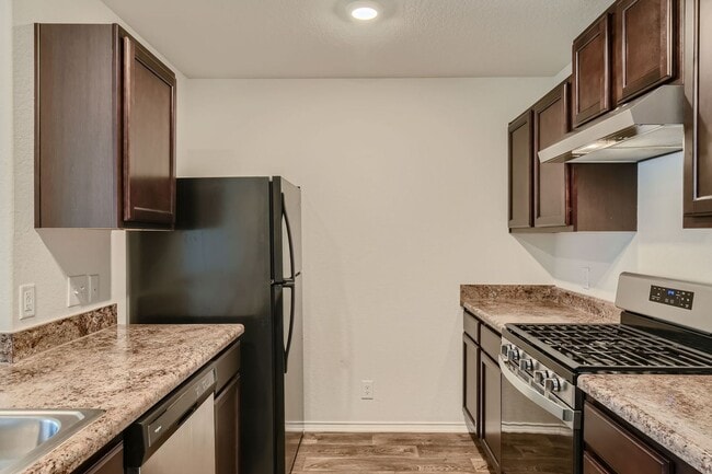 Building Photo - HALF OFF First Month Rent located near Lac...