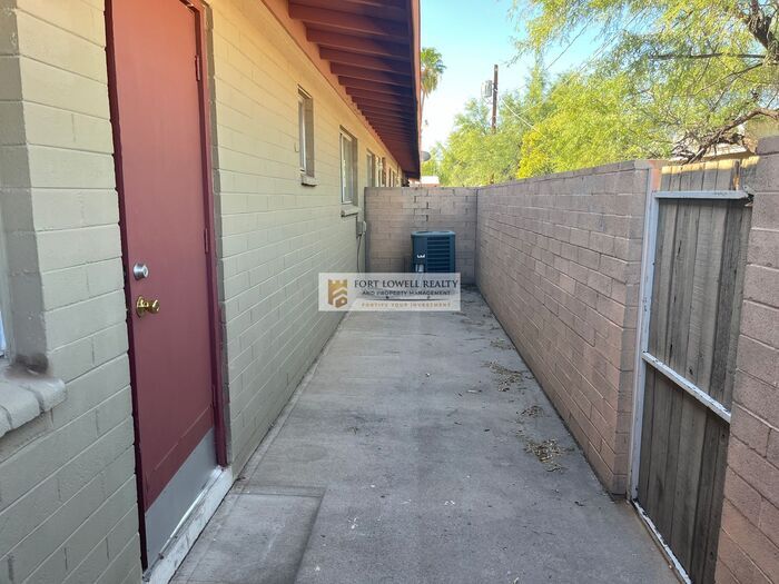 Building Photo - 4350 E Fairmount St