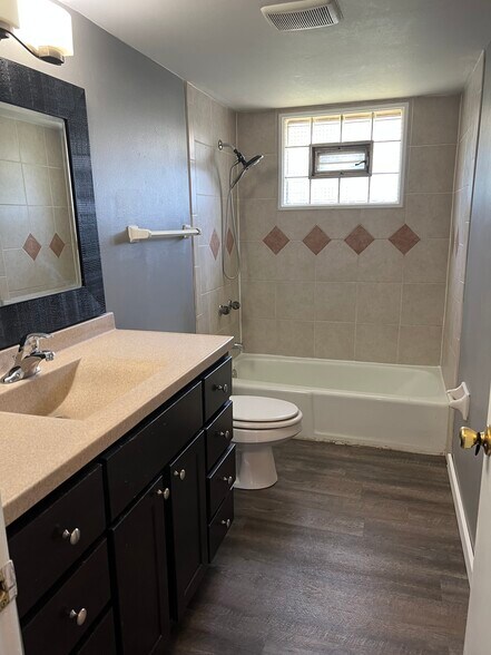 Bathroom - 218 E Laurie St