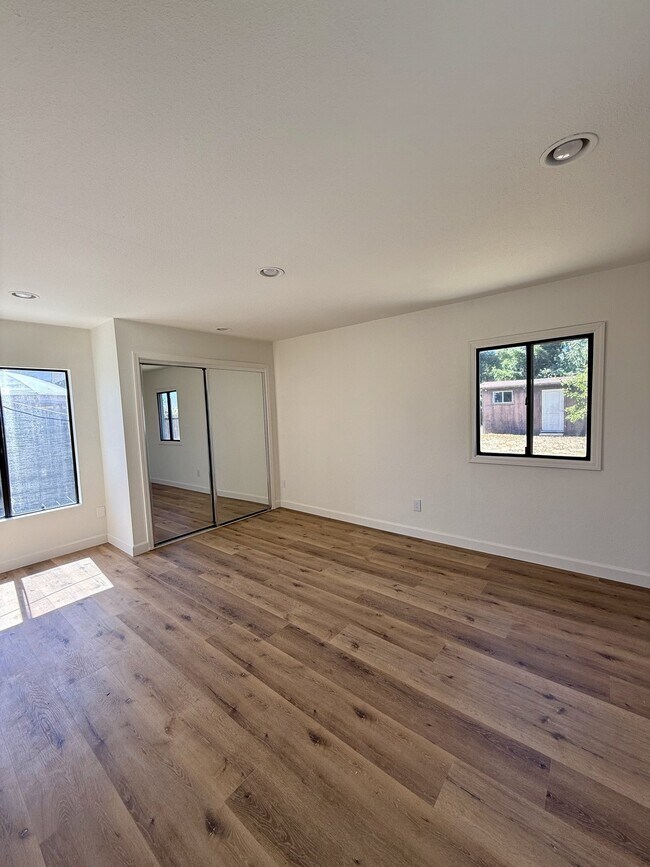 Building Photo - 1841 Mayette Ave
