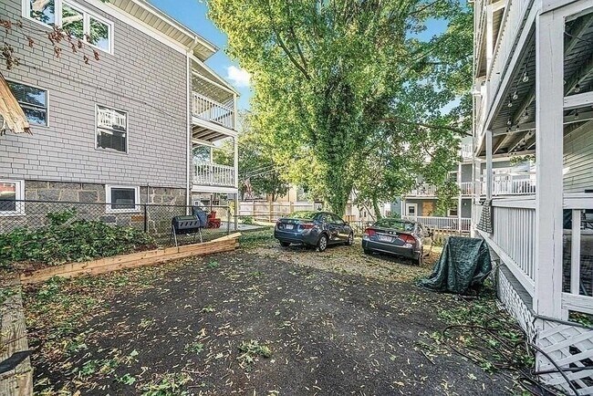 Building Photo - 89 Train St