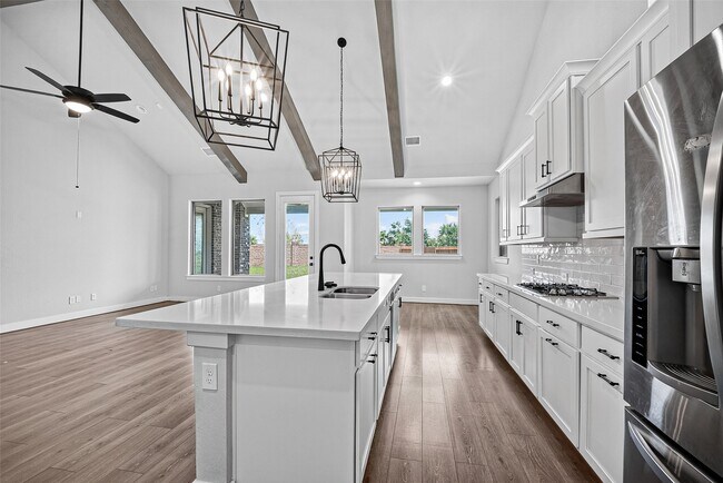 Building Photo - 2600 Golden Palms Ln
