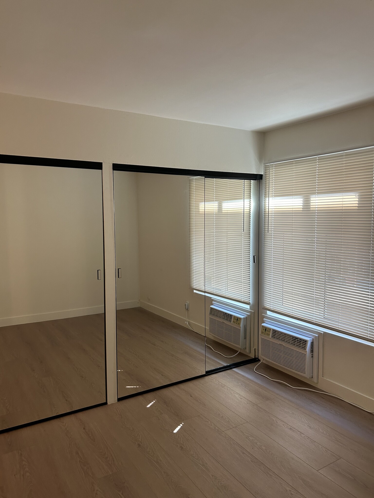 Mirrored Closet Door - 5259 Corteen Pl